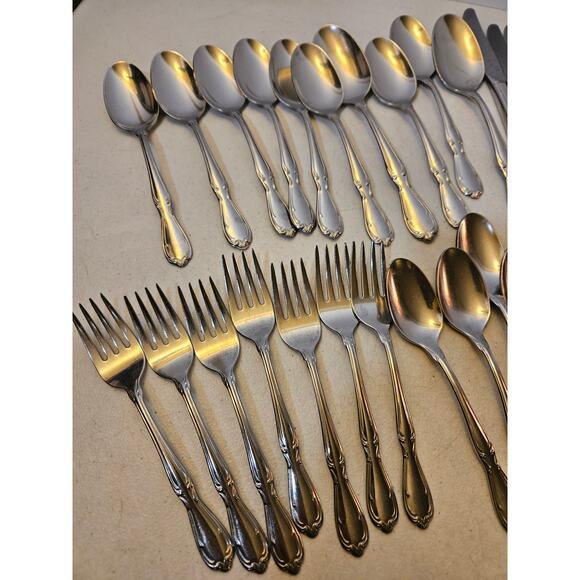 Lot of 33 Rogers Cutlery Stainless flatware silverware made in USA - Picture 2 of 5